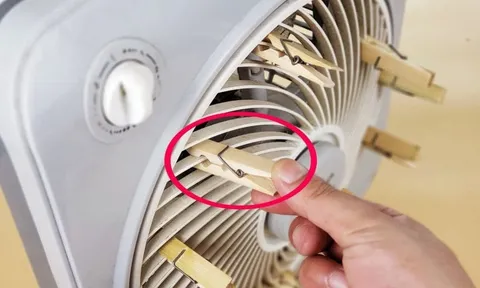 Đặt một chiếc kẹp gỗ lên quạt điện: Công dụng tuyệt vời giúp nhà mát lạnh lại đuổi muỗi hiệu quả