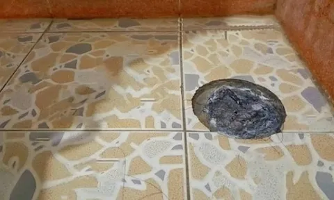 Đường ống tắc cứng? Mẹo vặt giải quyết nhanh gọn không cần gọi thợ, tiết kiệm chi phí!