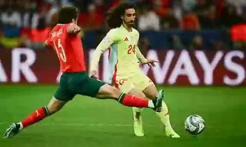 Lý do Cucurella bị la ó và huýt sáo mỗi khi chạm bóng ở trận thua Bồ Đào Nha