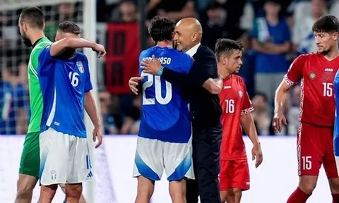Italy 2-0 Moldova: Ba điểm chật vật; Lời chia tay không trọn vẹn