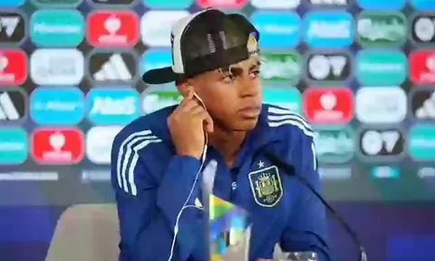 Yamal hành động tranh cãi trong buổi họp báo, bị huyền thoại Real Madrid chỉ trích