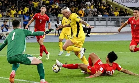 Hàng thủ sụp đổ, ĐT Việt Nam thua đậm 0-4 Malaysia đầy thất vọng
