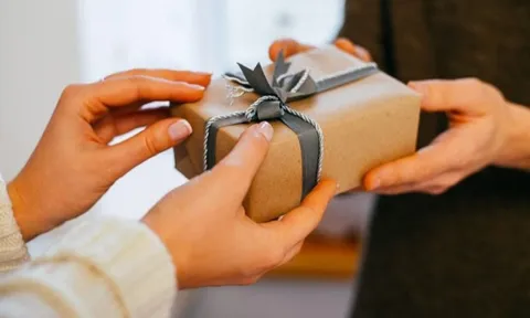 Cổ nhân răn dạy "Nhận ba lễ vật, nhà tan người mất": Đó là 3 thứ gì?