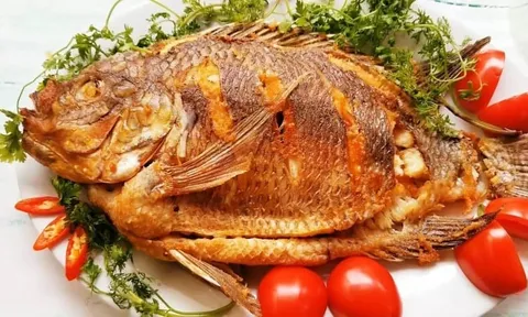 Cách rán cá giòn tan chẳng lo dính chảo, vỡ nát