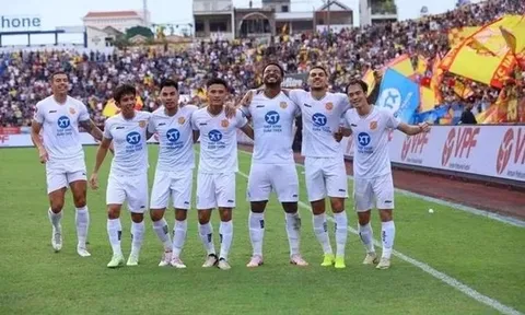 Nam Định nhận loạt giải thưởng của V-League