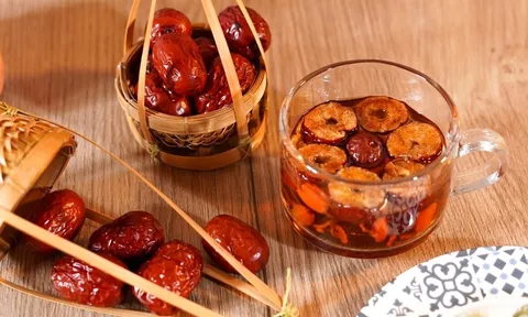 Táo đỏ rất tốt nhưng ăn sai cách lại chẳng khác 'thuốc độc' - đặc biệt 5 nhóm người càng ăn càng hại