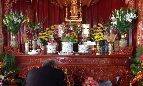 Bàn thờ có 3 đặc điểm này, Gia Chủ thường Phát Tài, Giàu to, Phúc Lộc tựa sông dài, Tổ tiên độ trì