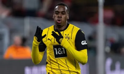 Gittens mong muốn gia nhập Chelsea, Dortmund đặt mức phí 60 triệu bảng
