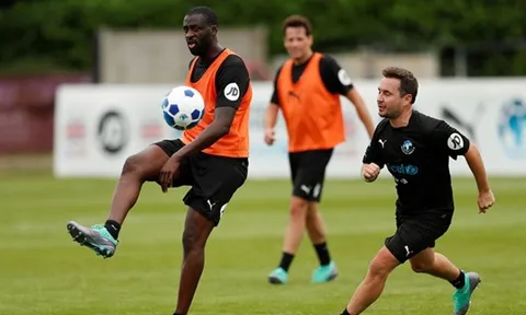 Hành vi phản cảm khiến Yaya Toure mất suất ở Soccer Aid