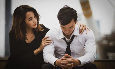3 thời điểm bạn không nên để người đàn ông của bạn một mình