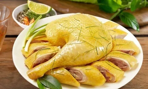 Luộc gà không cần nước dùng: bí quyết gà vàng óng, thịt ngọt, không tanh, không đỏ