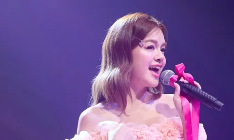 “Chị đẹp” Phạm Quỳnh Anh cuốn hút với visual baby ngọt ngào tại  “Gánh” fashion show