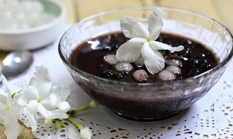 Nấu chè đỗ đen chỉ bỏ đường thôi là dại: Làm thêm bước này chè bùi ngậy, nhanh nhừ rút ngắ thời gian nấu
