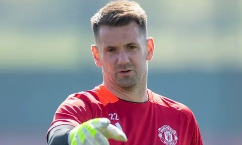 NÓNG: MU thay đổi kế hoạch với Tom Heaton