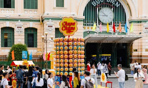 Tháp kẹo khổng lồ Chupa Chups đi khắp muôn nơi, câu chuyện Mãi Vui tiếp nối nhiều thế hệ gia đình Việt