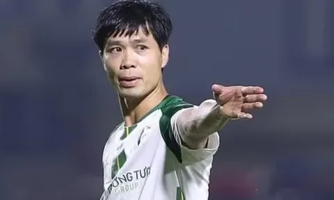 Khi đồng đội cũ nâng cúp, Công Phượng vẫn loay hoay tìm chỗ đứng