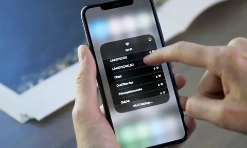 Điện thoại có 1 nút bí mật, nhấn là bắt wifi miễn phí không cần mật khẩu