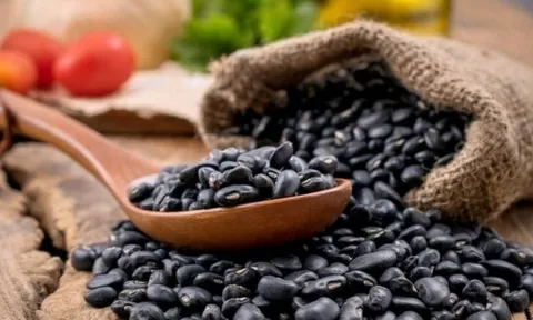 Làm nước đậu đen, nấu chè đậu đen nhớ Ngâm và Rang hạt trước, tăng giá trị bất ngờ