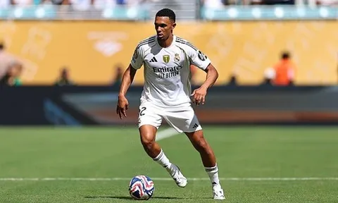 Trent Alexander-Arnold mắc sai lầm, CĐV Liverpool mỉa mai Real Madrid