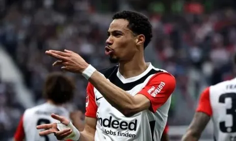 Ekitike quá đắt, Chelsea tính phương án Joao Pedro