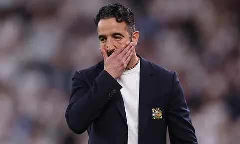 Mở màn khốc liệt, Man Utd không còn thời gian chờ tân binh