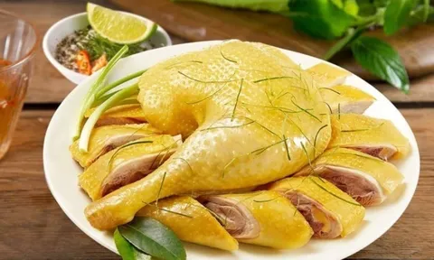 Luộc gà không còn tanh, đỏ: Thử ngay cách này, gà vàng da, ngọt thịt và thơm lừng