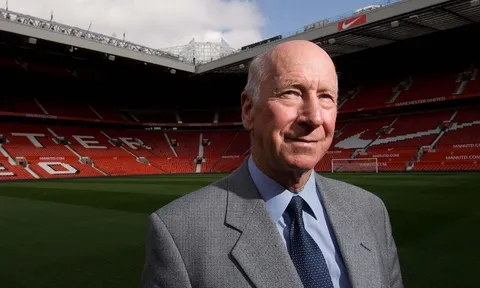 Bobby Charlton – Lòng nhân hậu và sự vĩ đại lặng thầm