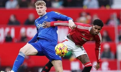 Everton sắp "trói chân" Branthwaite, MU hết hy vọng?