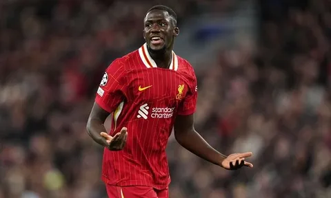 Liverpool lo ngại kịch bản Alexander-Arnold lặp lại với Konate