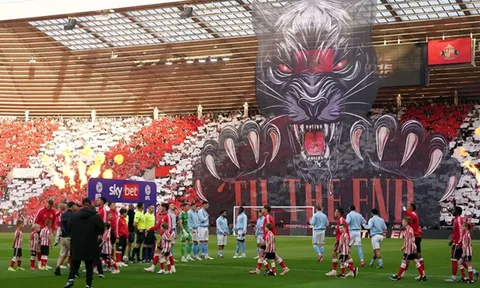 Trở lại EPL, huyền thoại Sunderland làm nóng cuộc đối đầu với West Ham