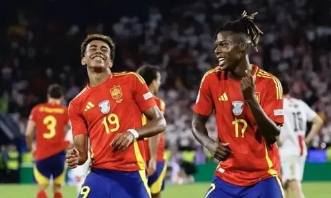 Deco phủ nhận việc Barca mua Nico Williams vì Lamine Yamal
