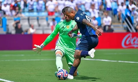 Courtois tỏa sáng, 10 người Real Madrid kiên cường đánh bại Pachuca