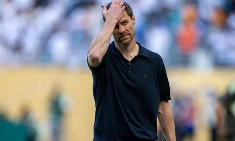 Asencio, tấm thẻ đỏ và lời răn đe của Xabi Alonso