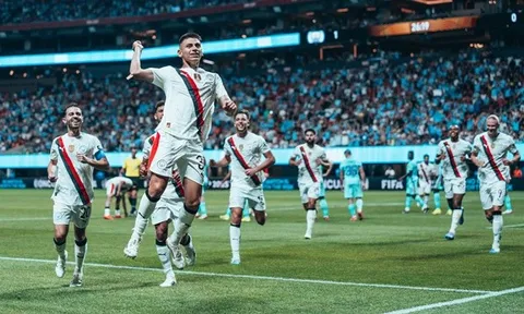 Guardiola khen ngợi Ait-Nouri và Echeverri sau chiến thắng 6-0