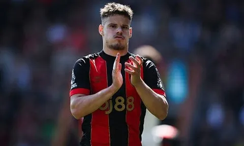 NÓNG: Milos Kerkez bay tới Liverpool để ký hợp đồng