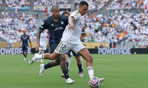 Zidane và Tuchel đồng quan điểm về điểm yếu của Alexander-Arnold