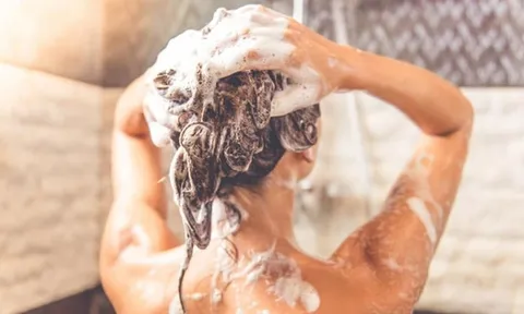 4 khung giờ dù có bẩn tới mấy cũng không nên gội đầu