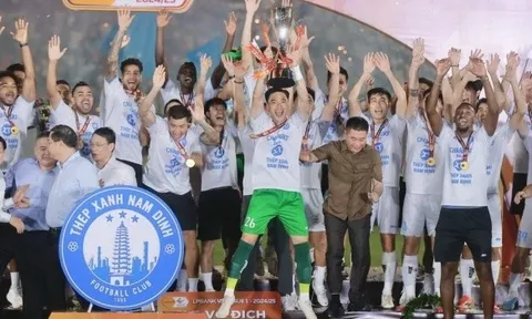 Tổng kết V-League 2024/25: Nhiều nghịch lý và lời cảnh tỉnh từ khán đài