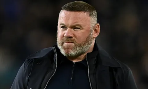 Rooney nhận việc mới trong kỳ nghỉ hè, sát cánh cùng Dawson