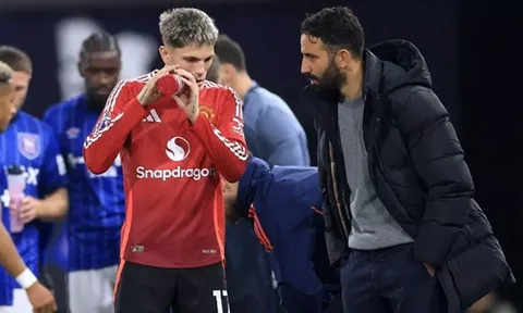 Hành động của Garnacho làm khó Man Utd