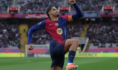Barcelona và bài toán mang tên Ronald Araujo