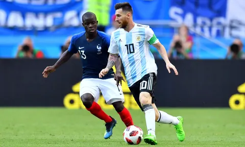 Sự ra đời của "Soccer" và cuộc tranh cãi xuyên thế kỷ
