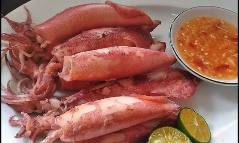 Cách hấp mực không tanh, giòn sần sật