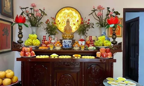 Người giàu luôn đặt bình hoa bên trái bàn thờ khi thắp hương: Đặt bên phải thì sao?