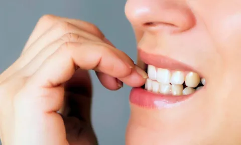 Không phải sâu răng: 2 dấu hiệu thường thấy trong miệng là 'tín hiệu cầu cứu' của cơ thể, đừng chủ quan