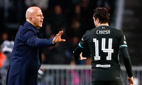 Đội bóng của Fabregas muốn "giải cứu" Chiesa