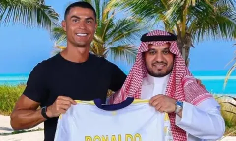 Ronaldo nhận lương từng giây, mỗi bàn thắng có giá 80.000 bảng, 16 người phục vụ