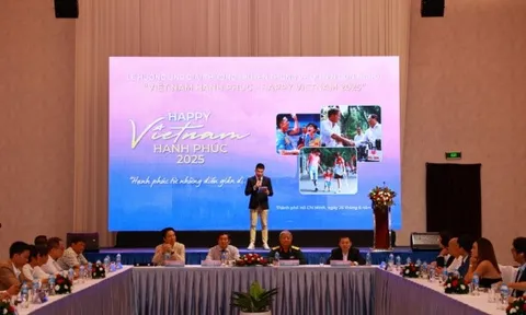 "Happy Vietnam 2025": Nhạc trưởng Nhật Minh và ca sĩ Quang Dũng hòa chung thông điệp ý nghĩa