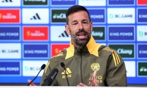 CHÍNH THỨC: Van Nistelrooy rời Leicester City