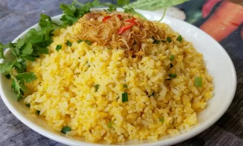 Cách đơn giản để làm cơm rang trứng tơi ngon, vàng giòn